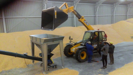 Einschütt-Trichter für Getreide - Annahmetrichter für Getreide Einschütt-Trichter für Getreide - Annahmetrichter für Getreide